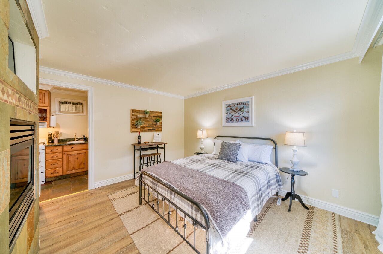 MML Unit 5 · Newly Renovated Mountain Studio