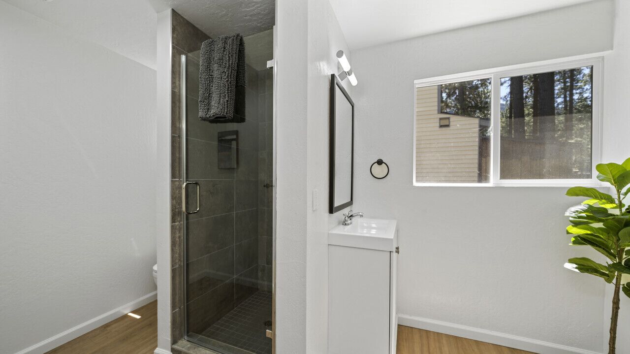 AL Unit 12 · Adventure Lodge