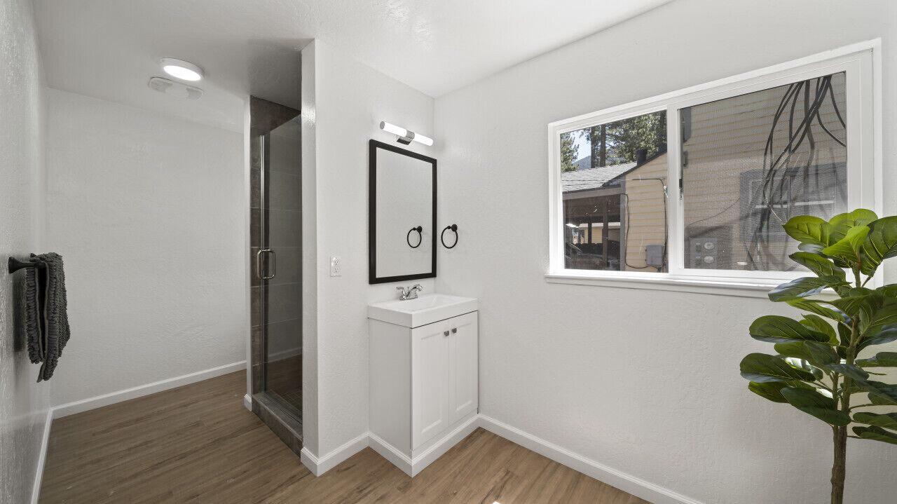 AL Unit 16 · Adventure Lodge