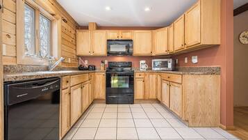 House (3 Bedrooms) | Property amenity