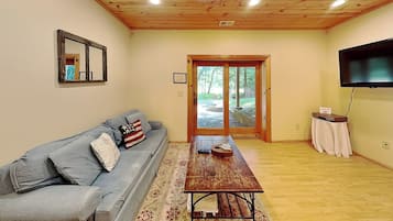 House (3 Bedrooms) | Property amenity