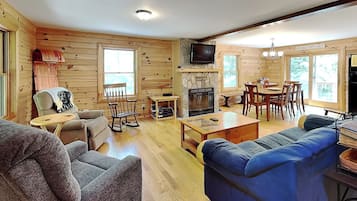 House (3 Bedrooms) | Front of property