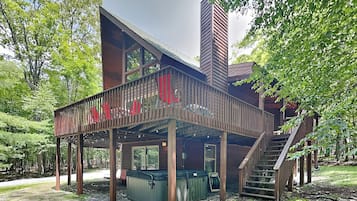 House (4 Bedrooms) | Exterior