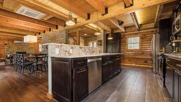 Casa (5 Bedrooms) | Servicio de la propiedad