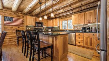 House (5 Bedrooms) | Property amenity