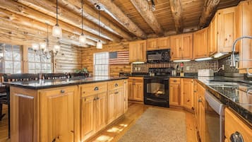 House (5 Bedrooms) | Property amenity