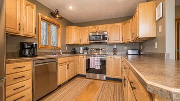 House, Multiple Beds, Fireplace | Private kitchen | Fridge, microwave, oven, stovetop