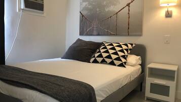 5 bedrooms, iron/ironing board, free WiFi, bed sheets