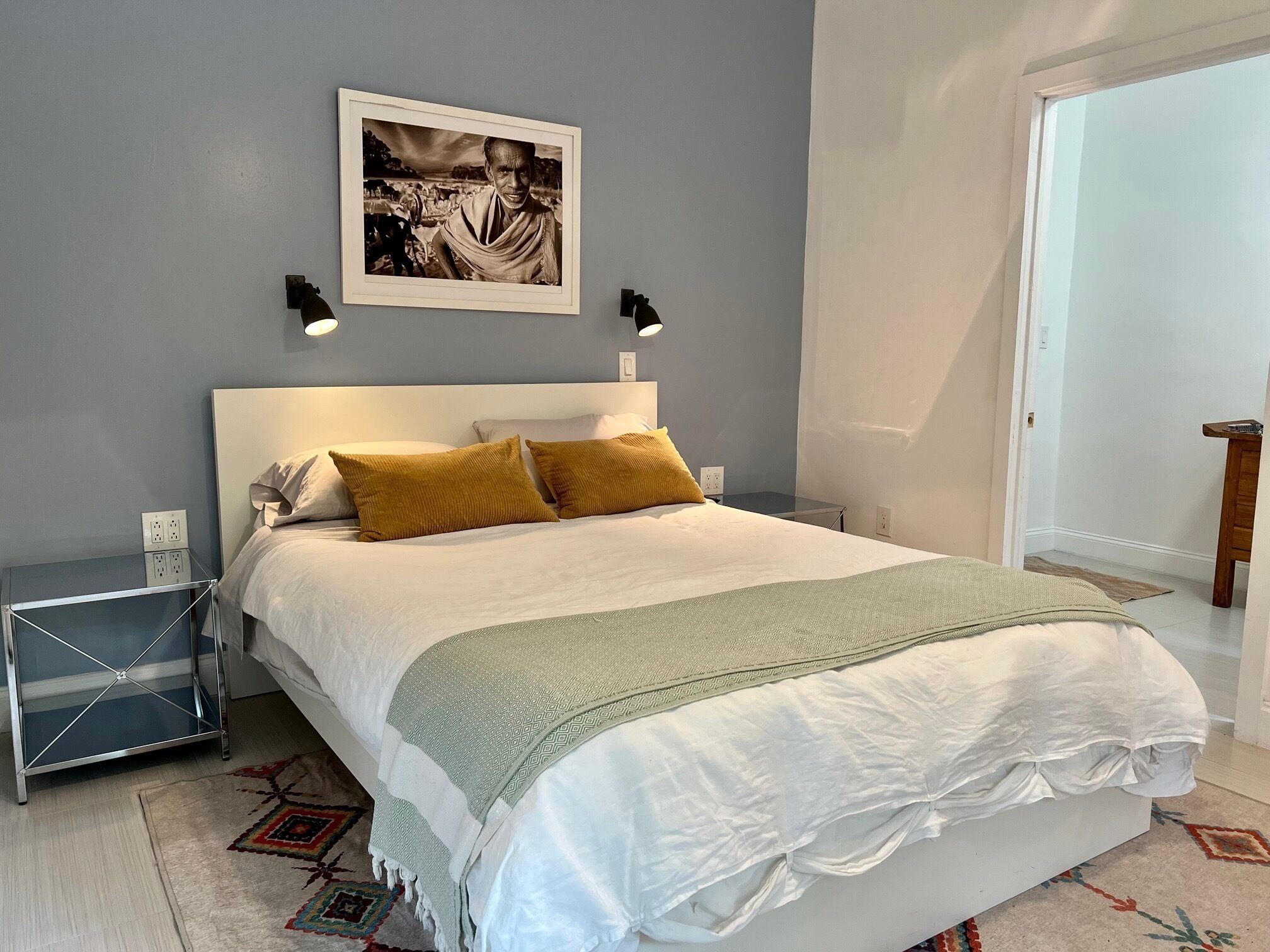 Centrally located 5 bedroom house with parking