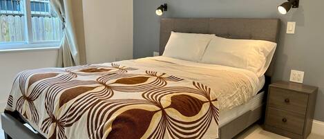 5 bedrooms, iron/ironing board, free WiFi, bed sheets