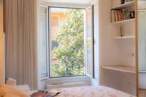 2 bedrooms, iron/ironing board, Internet, bed sheets