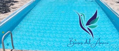 2 kolam renang terbuka