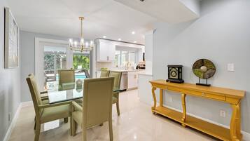 Villa (4 Bedrooms) | Interior