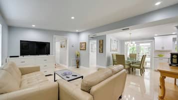 Villa (4 Bedrooms) | Interior