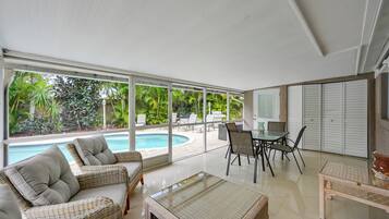 Villa (4 Bedrooms) | Interior