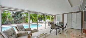 Pelican Nest, Tropical Naples Villa w/ Pool