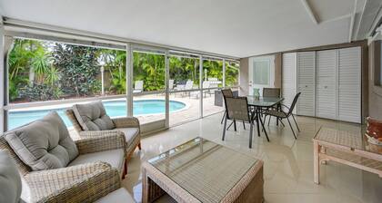 Pelican Nest, Tropical Naples Villa w/ Pool