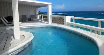 Cliffside house with stunning sea view w/ private pool 10 min walk to the beach!