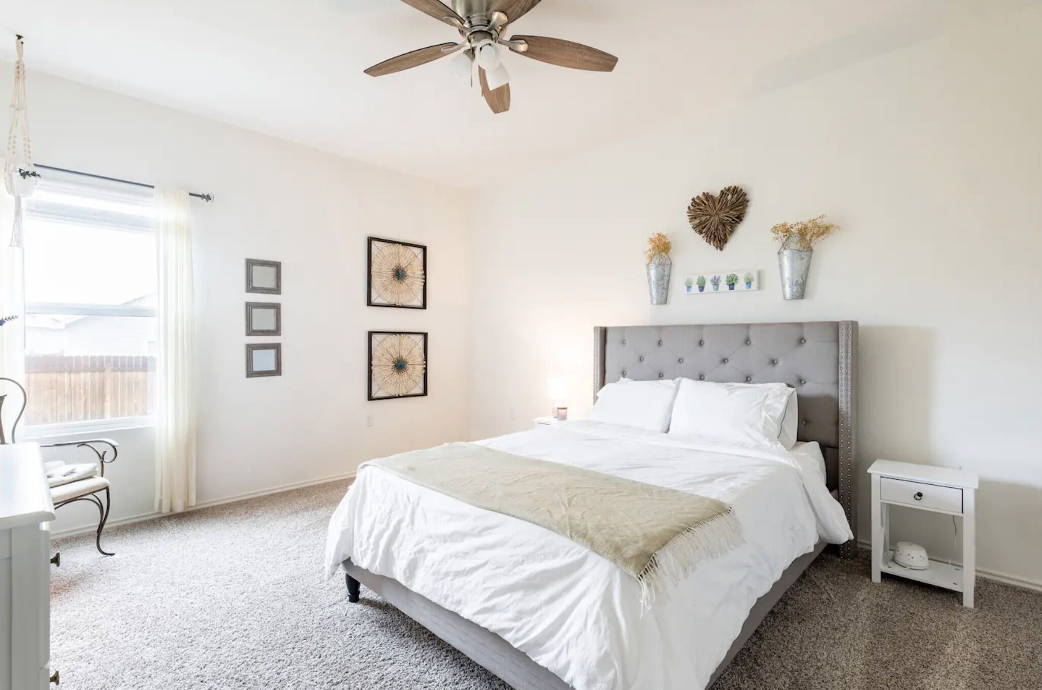 Cute farmhouse-style: pet friendly