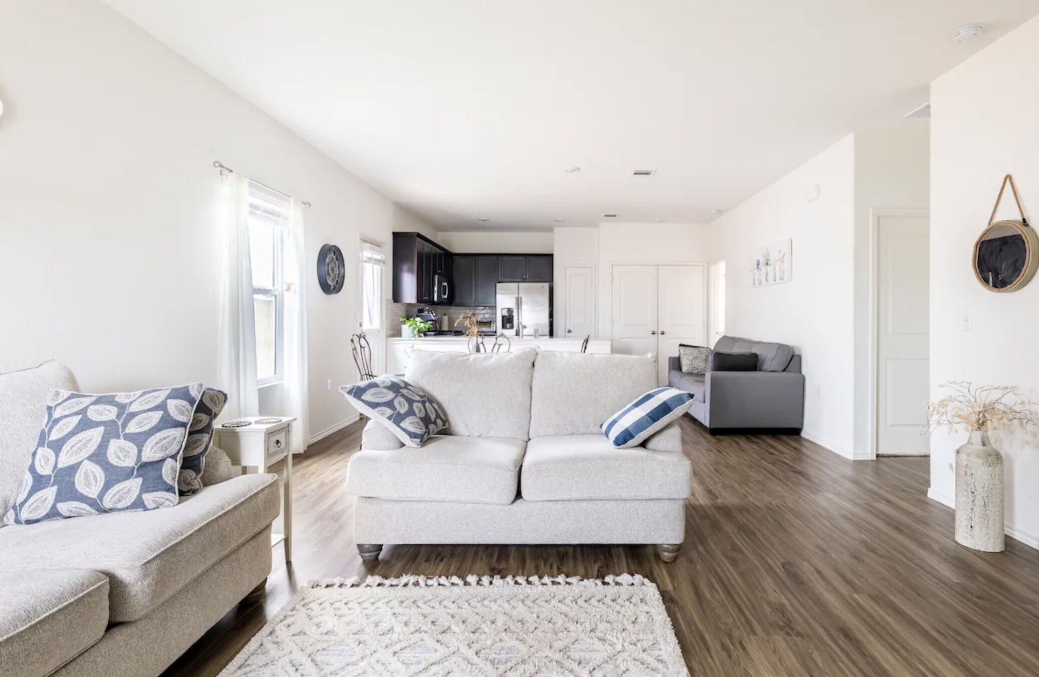 Cute farmhouse-style: pet friendly