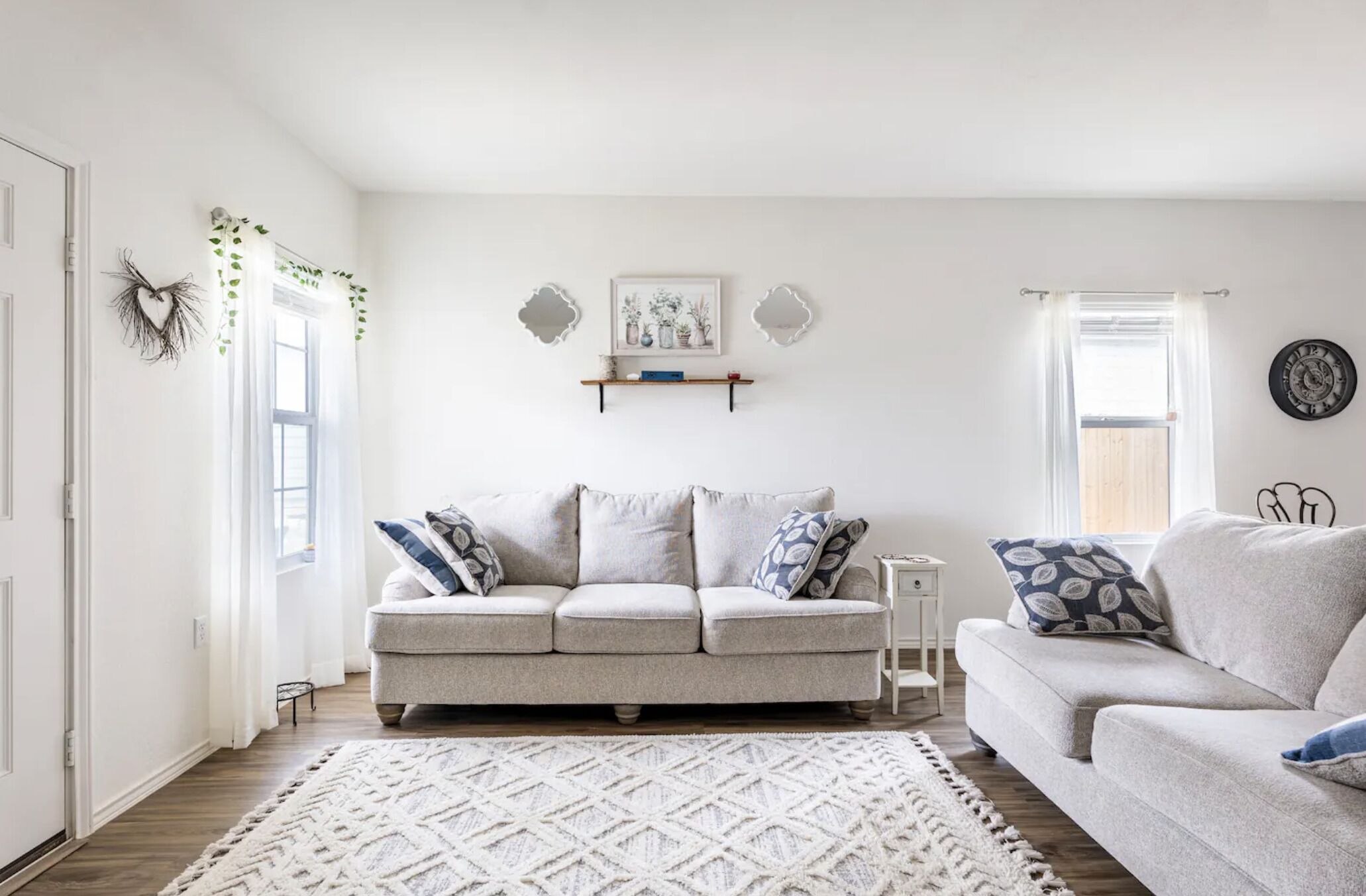 Cute farmhouse-style: pet friendly