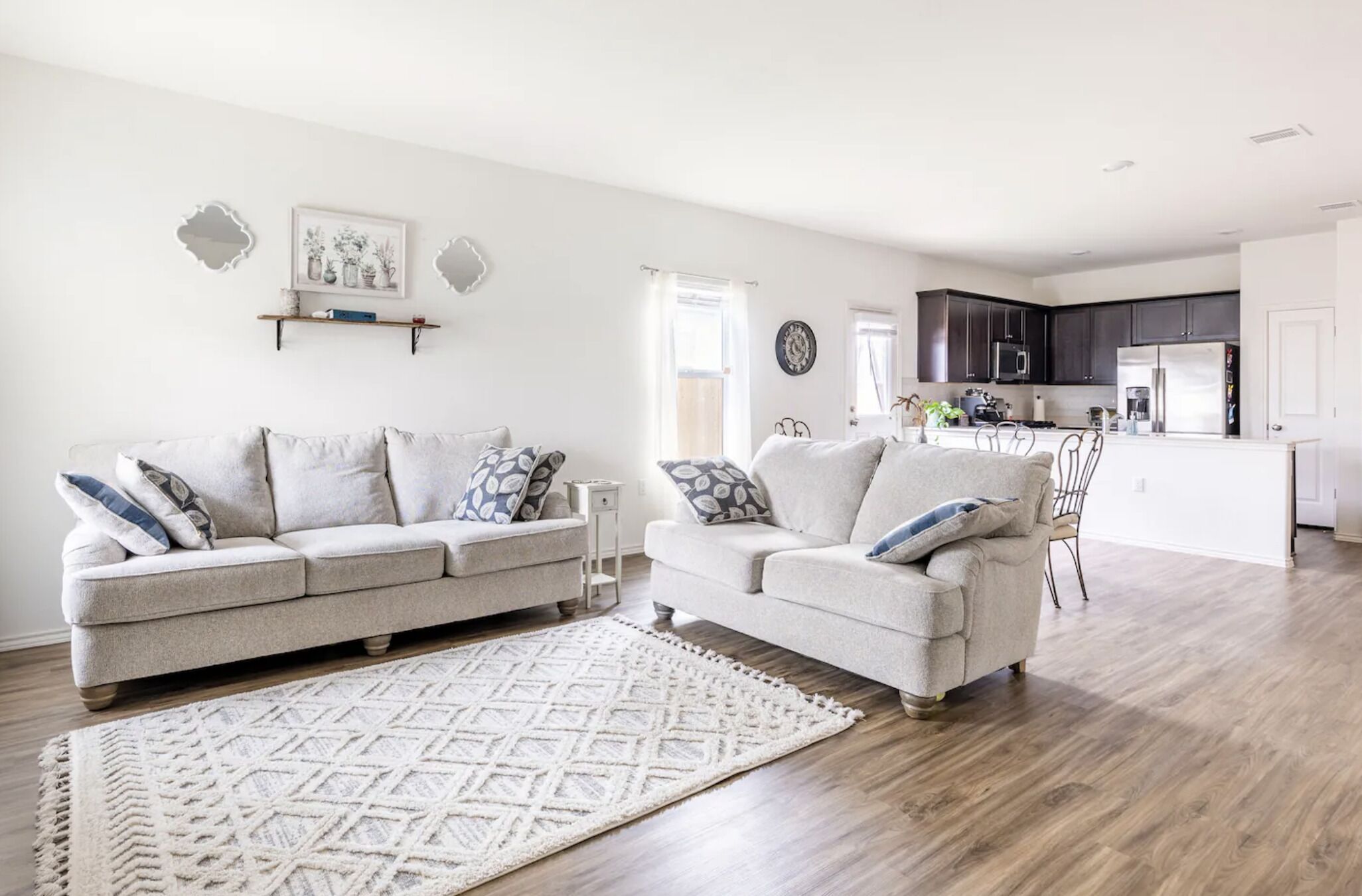 Cute farmhouse-style: pet friendly