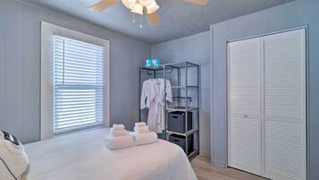 House (2 Bedrooms) | 2 bedrooms, iron/ironing board, bed sheets