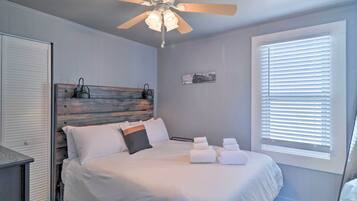 House (2 Bedrooms) | 2 bedrooms, iron/ironing board, bed sheets