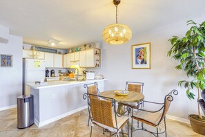 Apartment (1 Bedroom) | Interior - Walkable Beachfront Retreat on Cedar Key! (Cedar Key)