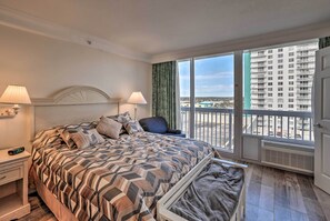 1 bedroom, iron/ironing board, bed sheets - Beachfront Resort Condo, Book for Bike Week (Daytona Beach)