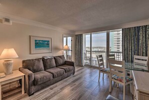 TV, books - Beachfront Resort Condo, Book for Bike Week (Daytona Beach)