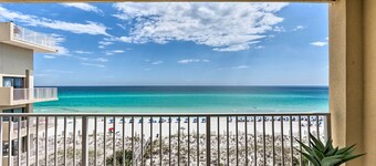 Beachfront Fort Walton Beach Condo w/ Pool Access!