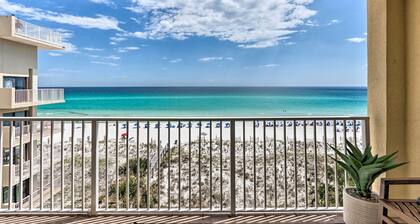 Beachfront Fort Walton Beach Condo w/ Pool Access!