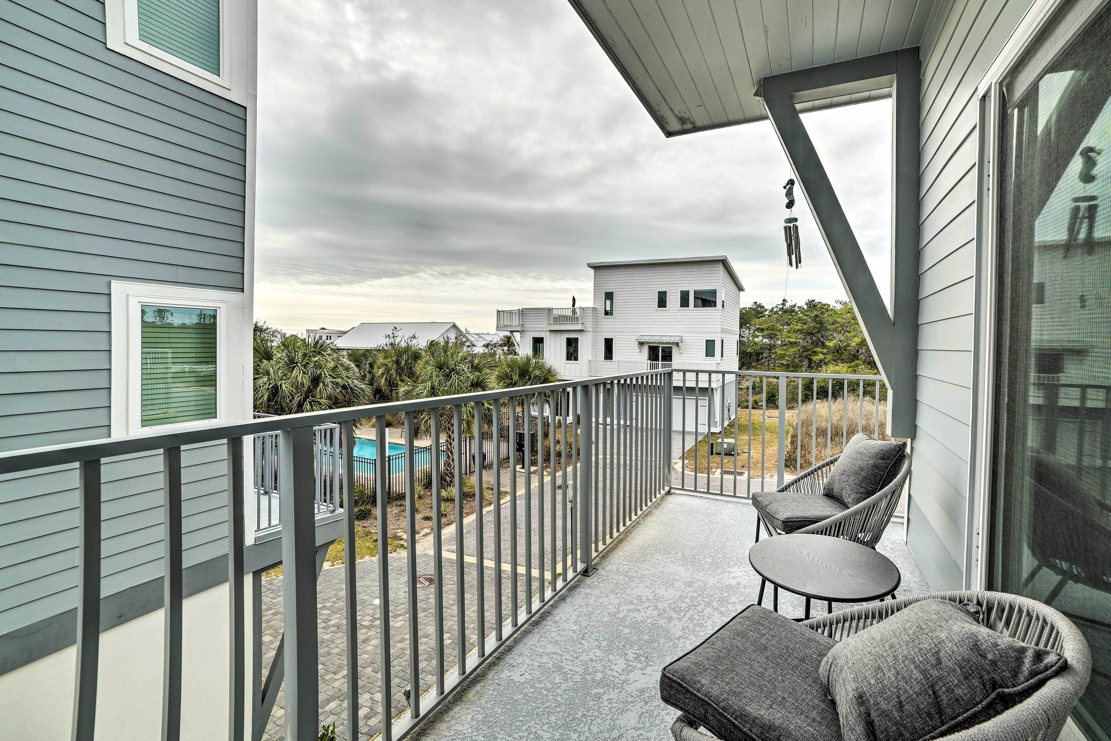 Beach Retreat w/ Rooftop Deck, Walk to Beach!