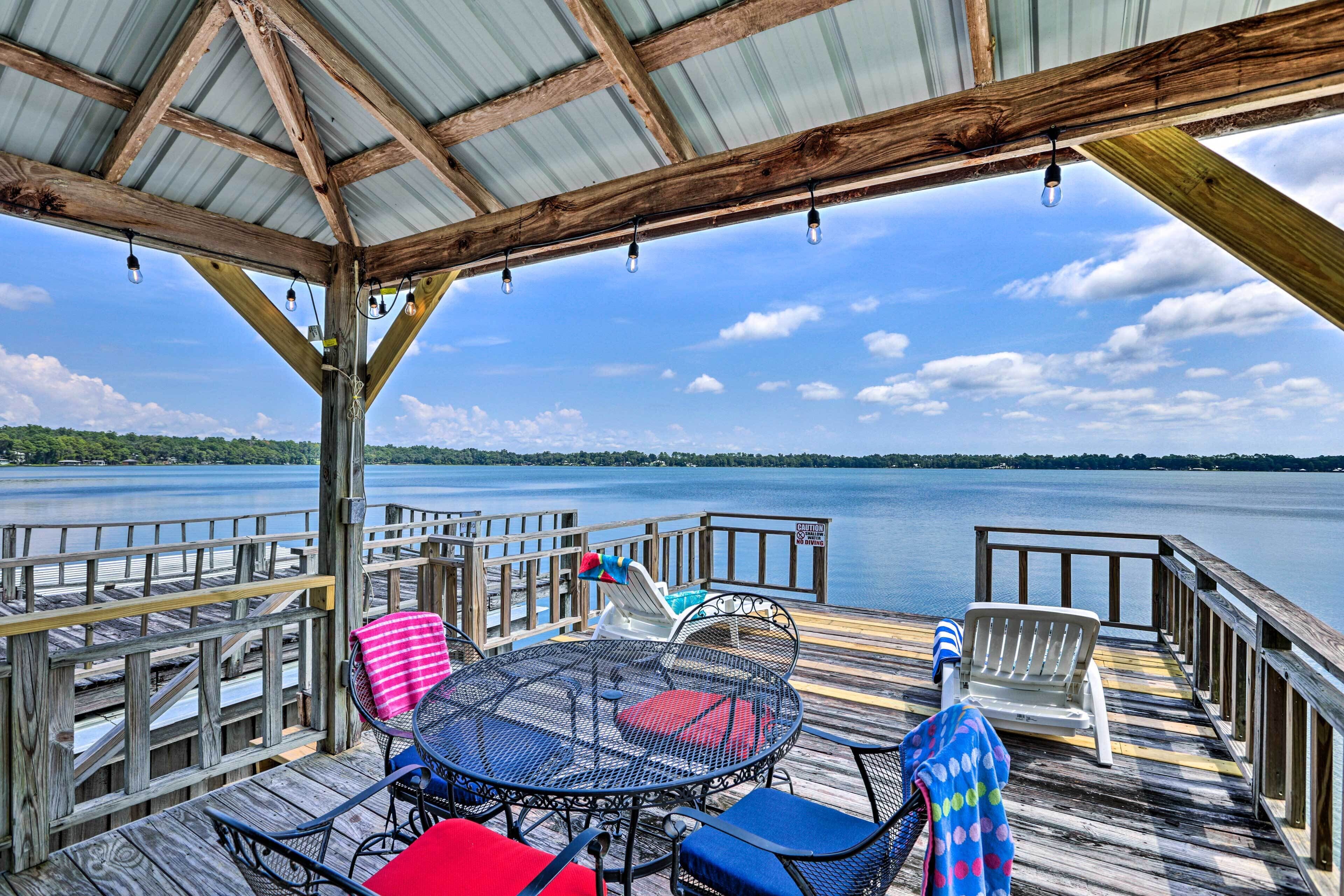 'all Decked Out' Home on Cherry Lake w/ Dock!