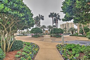 Apartment (2 Bedrooms) | Interior - Beachfront Destin Condo w/ Pool & Harbor View! (Destin)