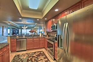 Apartment (2 Bedrooms) | Interior - Beachfront Destin Condo w/ Pool & Harbor View! (Destin)