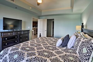 Apartment (2 Bedrooms) | Interior - Beachfront Destin Condo w/ Pool & Harbor View! (Destin)