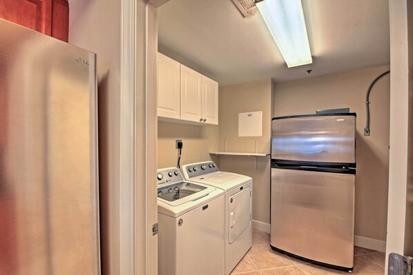 Interior - Beachfront Destin Condo w/ Pool & Harbor View! (Destin)
