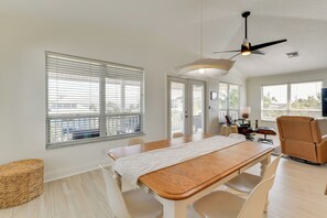 Interior - Steps to Ocean & Bay: Bradenton Beach Townhome! (Bradenton Beach)