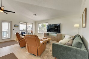 Apartment (2 Bedrooms) | Interior - Steps to Ocean & Bay: Bradenton Beach Townhome! (Bradenton Beach)