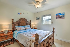House (2 Bedrooms) | Interior - Bradenton Home w/ Beautiful Yard: 4 Mi to Downtown (Bradenton)