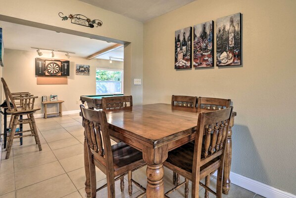 Interior - Bradenton Home w/ Beautiful Yard: 4 Mi to Downtown (Bradenton)