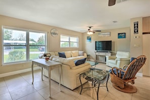 House (2 Bedrooms) | Interior - Bradenton Home w/ Beautiful Yard: 4 Mi to Downtown (Bradenton)