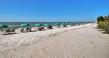 Bonita Springs Condo 4 Mi to Beach: Private Patio!