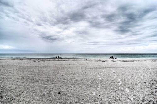 Breezy & Beachy Belleair Condo: 12 Steps to Shore!