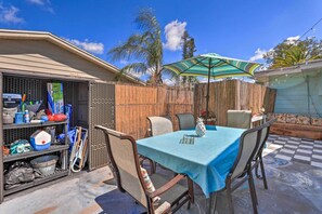 Outdoor dining - Beachy Bradenton Vacation Home Near Ocean! (Bradenton)