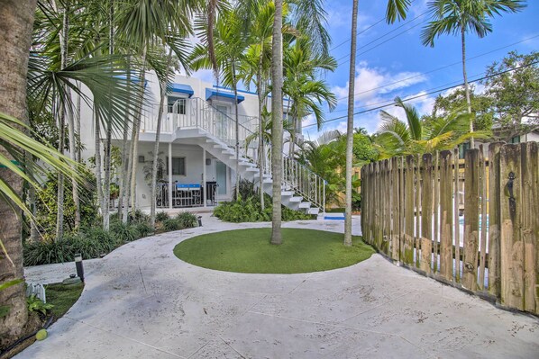 Property grounds - Bright Ft Lauderdale Condo w/ Community Pool! (Fort Lauderdale)