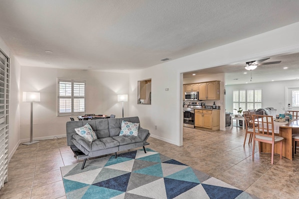House (3 Bedrooms) | Interior