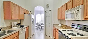 Bright Spring Hill Home: 5 Mi to Weeki Wachee Park
